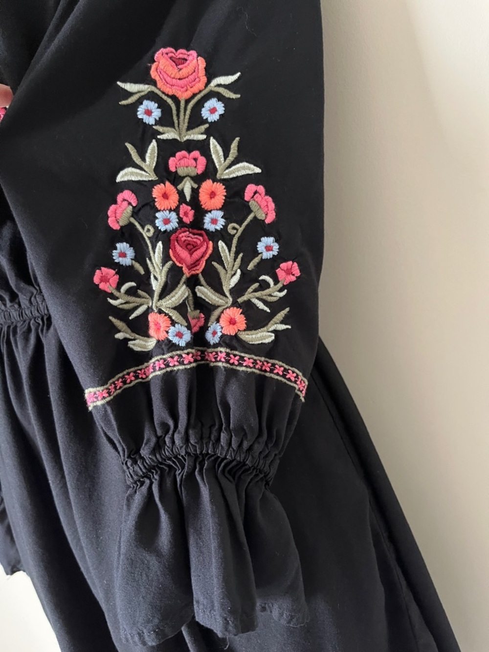 HOLLISTER Black Floral Embroidered Off-the-Shoulder Mini Dress Boho Size Small - Picture 6 of 10